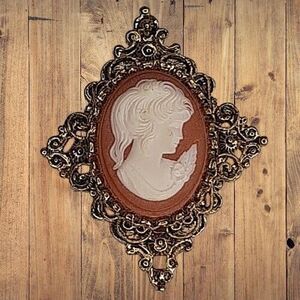 Gerry's Cameo Brooch Pendant Vtg Carved Lady Gold-Tone Peach Cream Resin Pin 2"